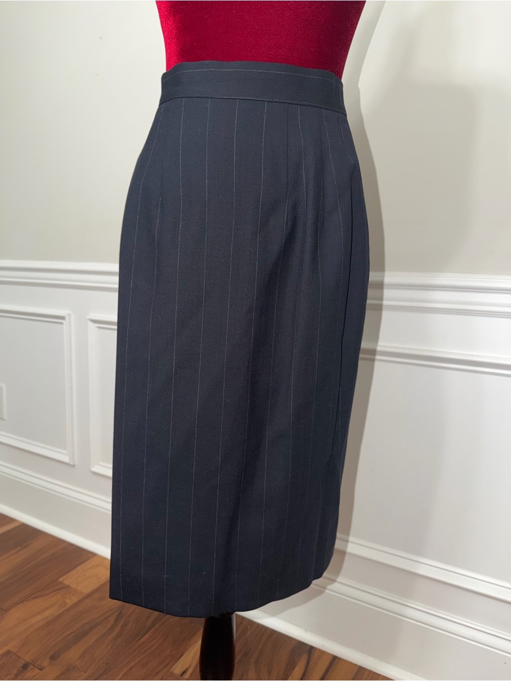 Brooks Brothers Classic Dark Grey Pinstripe‎ Pencil Skirt - Size 4